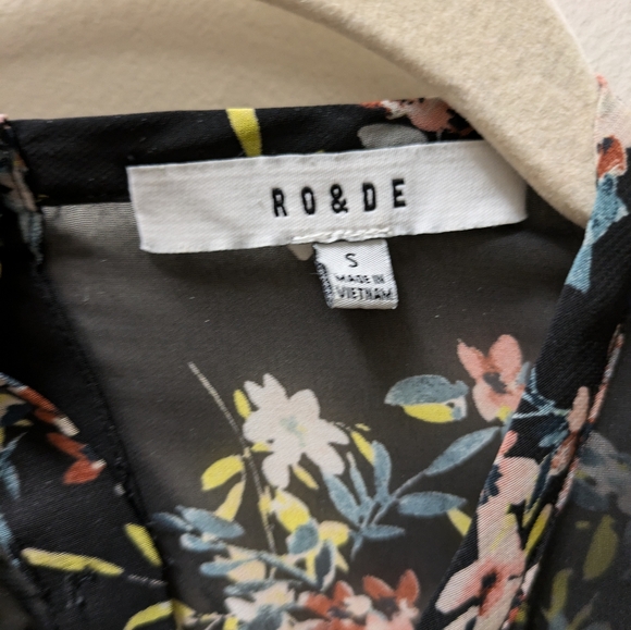 Black Floral Blouse with lace detailing - Picture 2 of 4